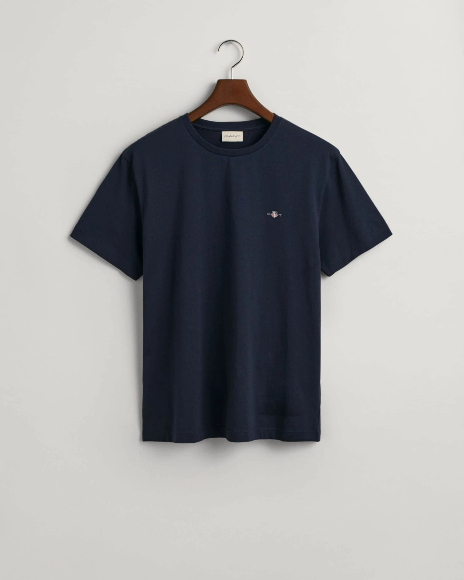 GANT Men's Regular Shield T-Shirt Evening Blue 7 GANT Men's Regular Shield T-Shirt Evening Blue - Image 5